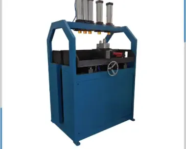 Máquina semiautomática para remachar tanques de radiador