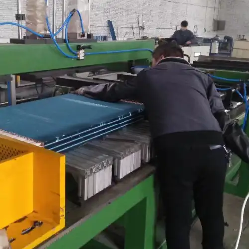 Horizontal pipe expander machine